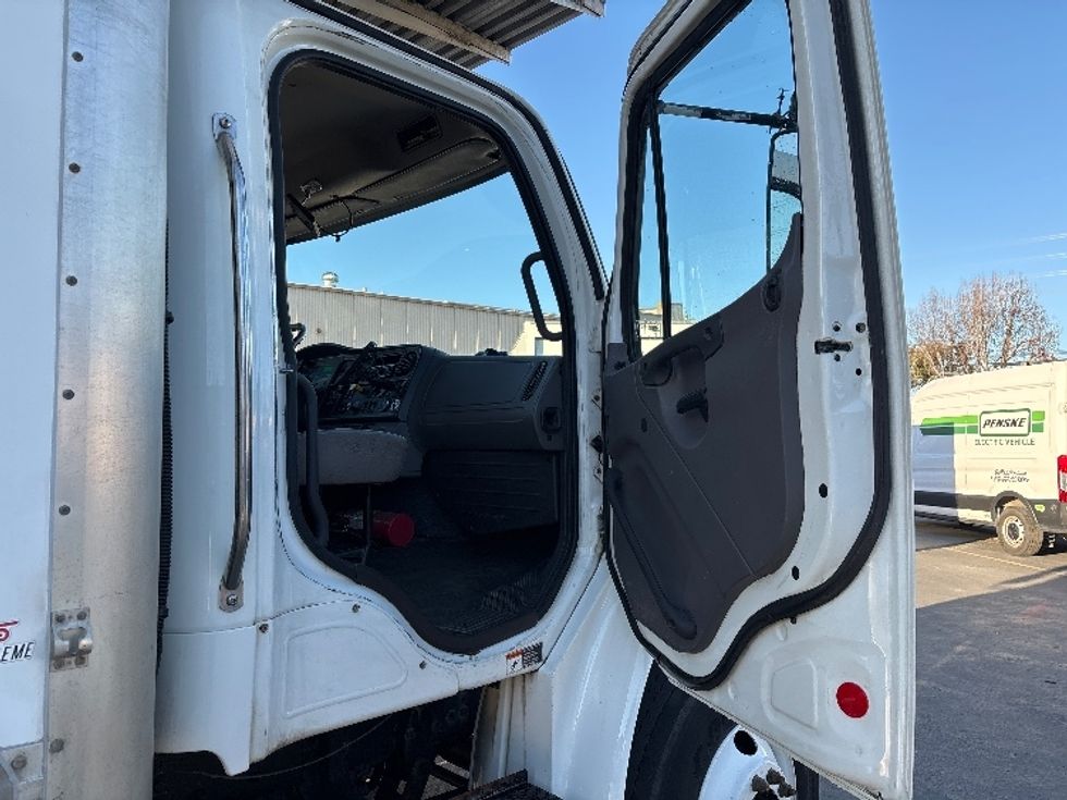Refrigerated Truck-Light and Medium Duty Trucks-Freightliner-2018-M2-West Sacramento-CA-240,085\n\t\tmiles-$ 54,250 - Image 20