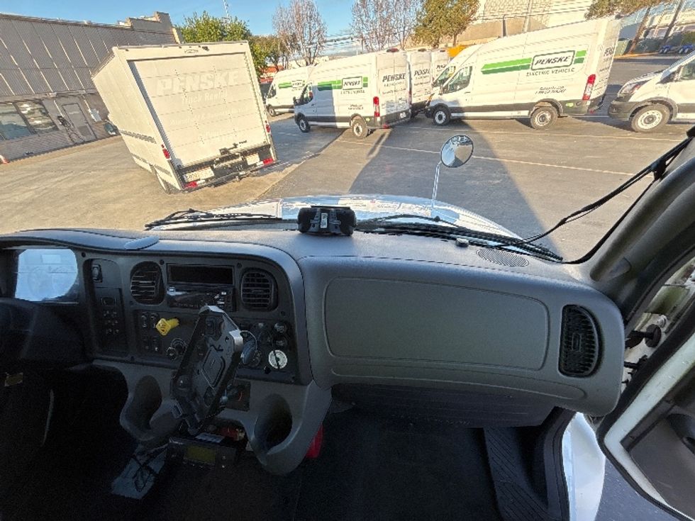 Refrigerated Truck-Light and Medium Duty Trucks-Freightliner-2018-M2-West Sacramento-CA-240,085\n\t\tmiles-$ 54,250 - Image 21