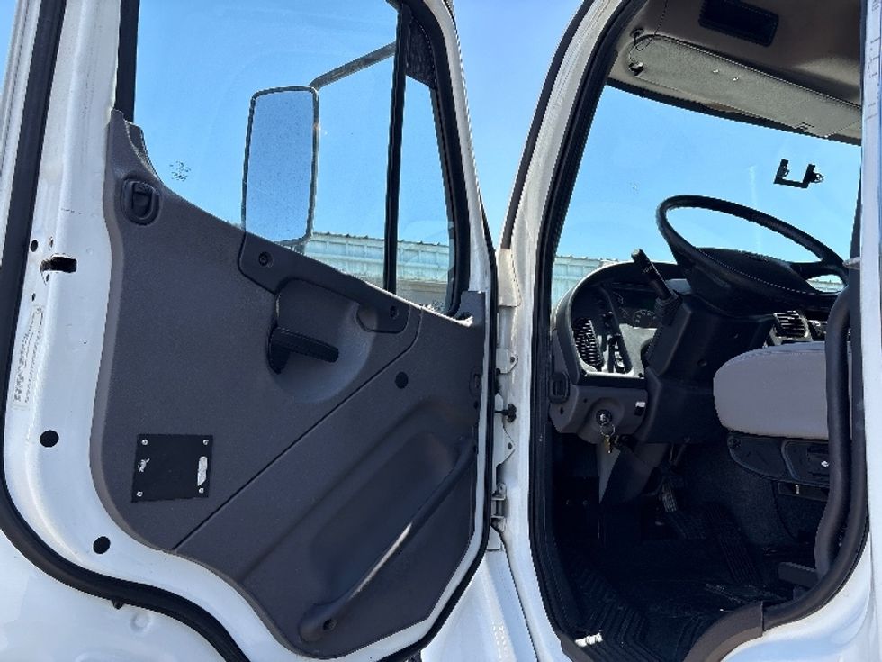 Refrigerated Truck-Light and Medium Duty Trucks-Freightliner-2018-M2-West Sacramento-CA-249,613\n\t\tmiles-$ 55,000 - Image 16
