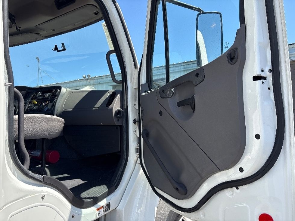 Refrigerated Truck-Light and Medium Duty Trucks-Freightliner-2018-M2-West Sacramento-CA-249,613\n\t\tmiles-$ 55,000 - Image 20