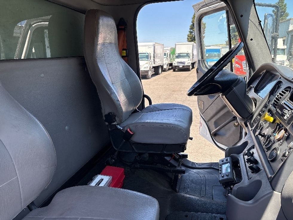 Refrigerated Truck-Light and Medium Duty Trucks-Freightliner-2018-M2-West Sacramento-CA-249,613\n\t\tmiles-$ 55,000 - Image 22