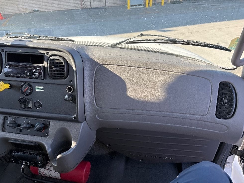 2018 Freightliner M2 106 Medium Duty photo 17