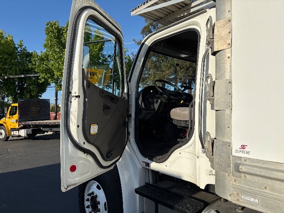 Refrigerated Truck-Light and Medium Duty Trucks-Freightliner-2018-M2-West Sacramento-CA-291,858\n\t\tmiles-$ 49,750 - Image 16