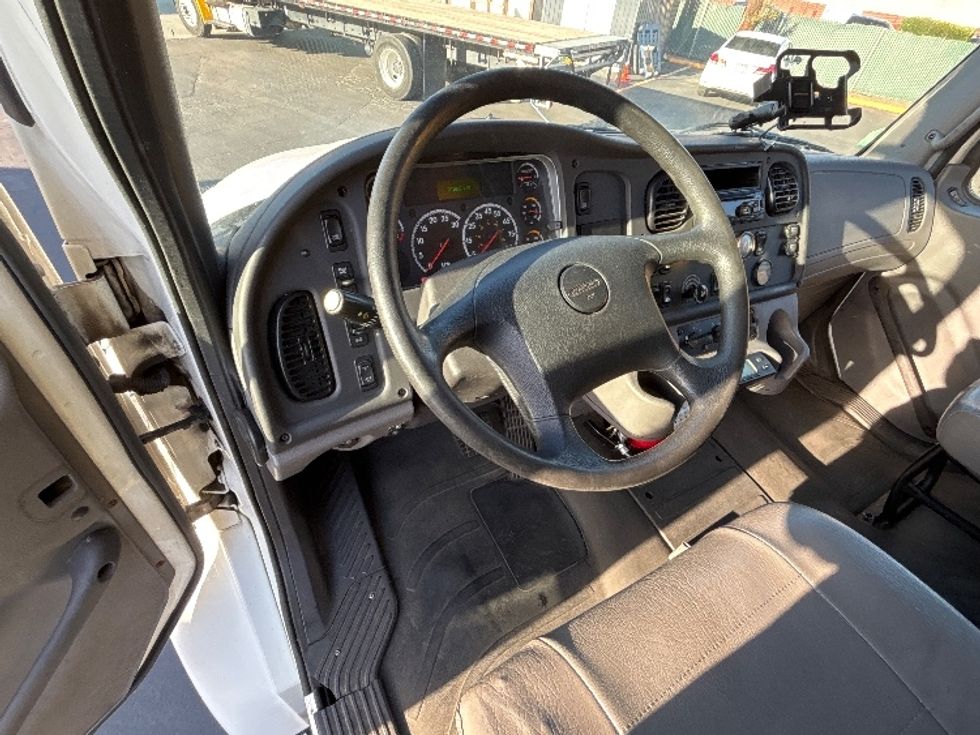 Refrigerated Truck-Light and Medium Duty Trucks-Freightliner-2018-M2-West Sacramento-CA-291,858\n\t\tmiles-$ 49,750 - Image 17