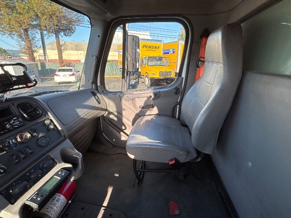 Refrigerated Truck-Light and Medium Duty Trucks-Freightliner-2018-M2-West Sacramento-CA-291,858\n\t\tmiles-$ 49,750 - Image 19
