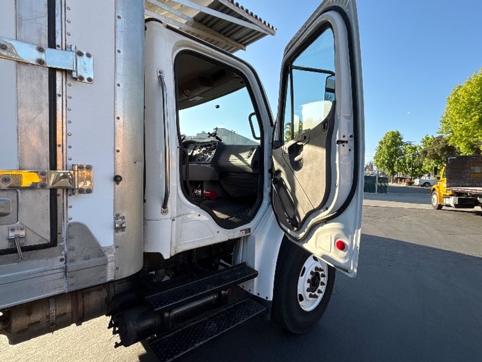 Refrigerated Truck-Light and Medium Duty Trucks-Freightliner-2018-M2-West Sacramento-CA-291,858\n\t\tmiles-$ 49,750 - Image 20