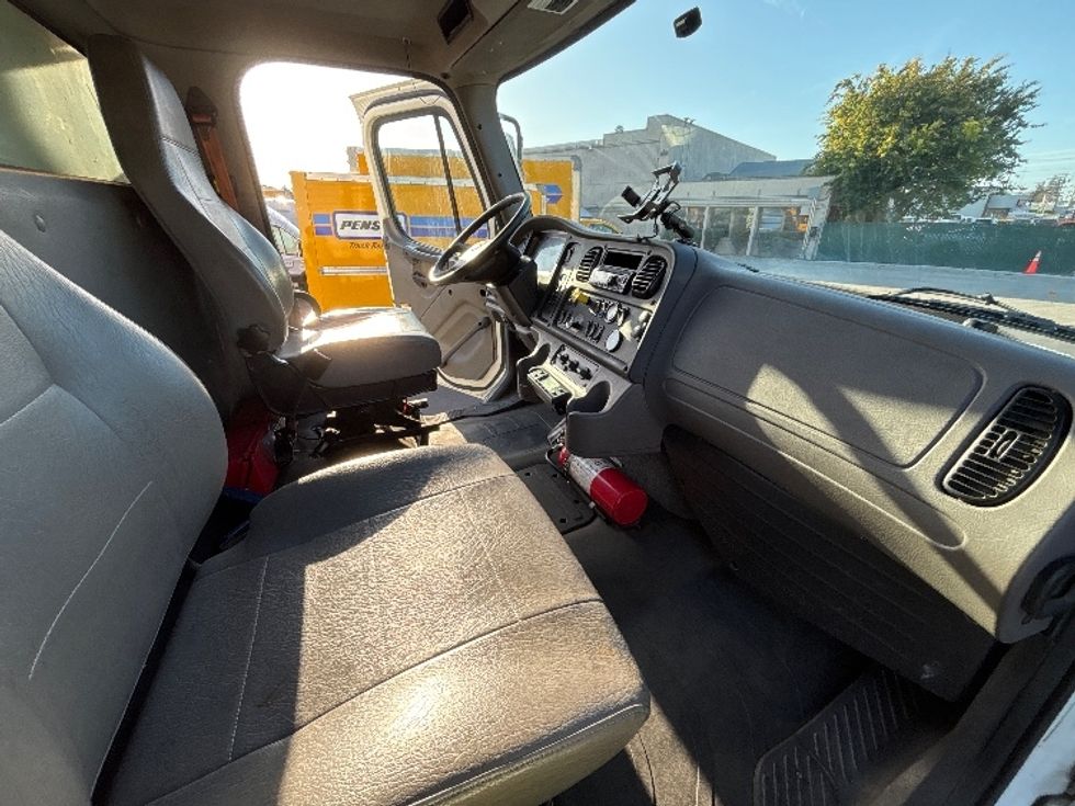 Refrigerated Truck-Light and Medium Duty Trucks-Freightliner-2018-M2-West Sacramento-CA-291,858\n\t\tmiles-$ 49,750 - Image 22