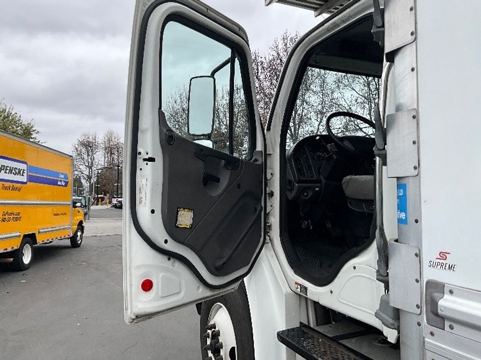Refrigerated Truck-Light and Medium Duty Trucks-Freightliner-2018-M2-West Sacramento-CA-346,499\n\t\tmiles-$ 35,250 - Image 16
