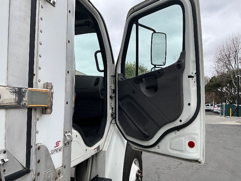 Refrigerated Truck-Light and Medium Duty Trucks-Freightliner-2018-M2-West Sacramento-CA-346,499\n\t\tmiles-$ 35,250 - Image 20