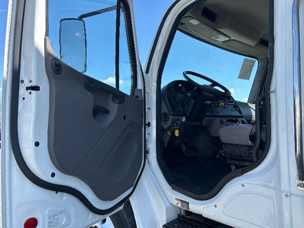 Refrigerated Truck-Light and Medium Duty Trucks-Freightliner-2018-M2-West Sacramento-CA-78,841\n\t\tmiles-$ 51,750 - Image 16