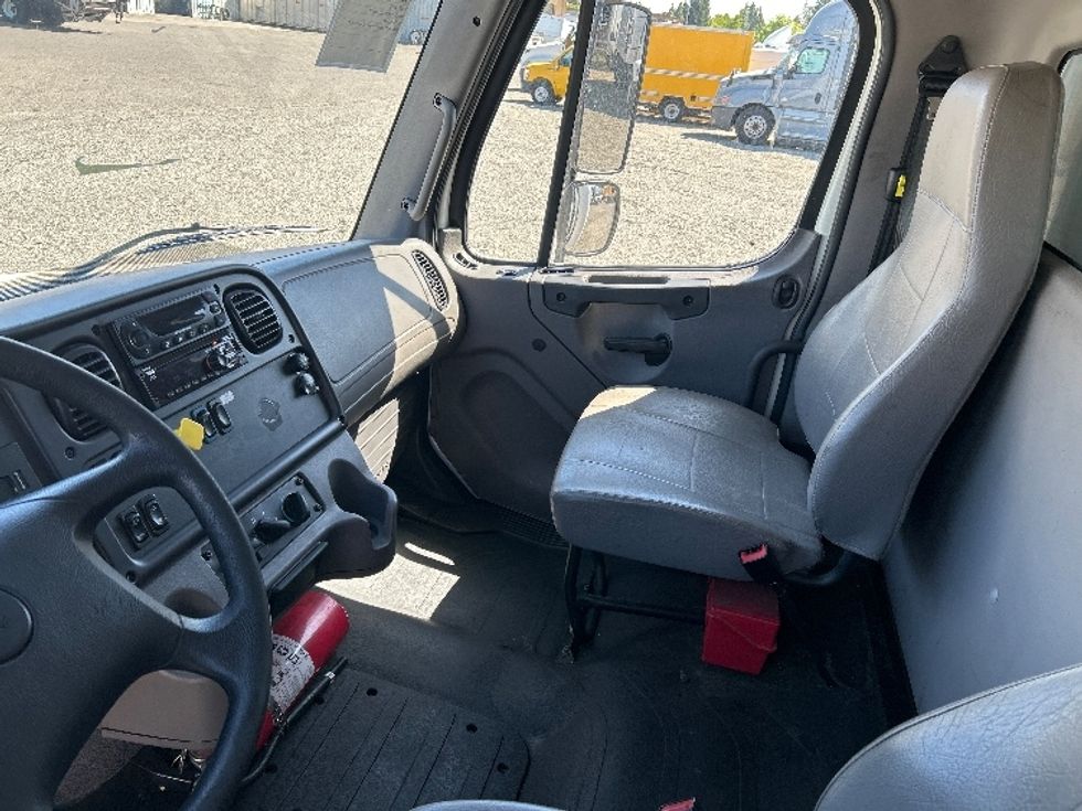Refrigerated Truck-Light and Medium Duty Trucks-Freightliner-2018-M2-West Sacramento-CA-78,841\n\t\tmiles-$ 51,750 - Image 19