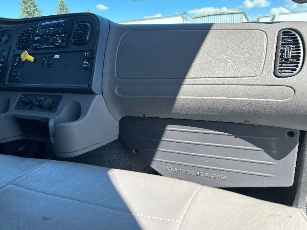 Refrigerated Truck-Light and Medium Duty Trucks-Freightliner-2018-M2-West Sacramento-CA-78,841\n\t\tmiles-$ 51,750 - Image 21
