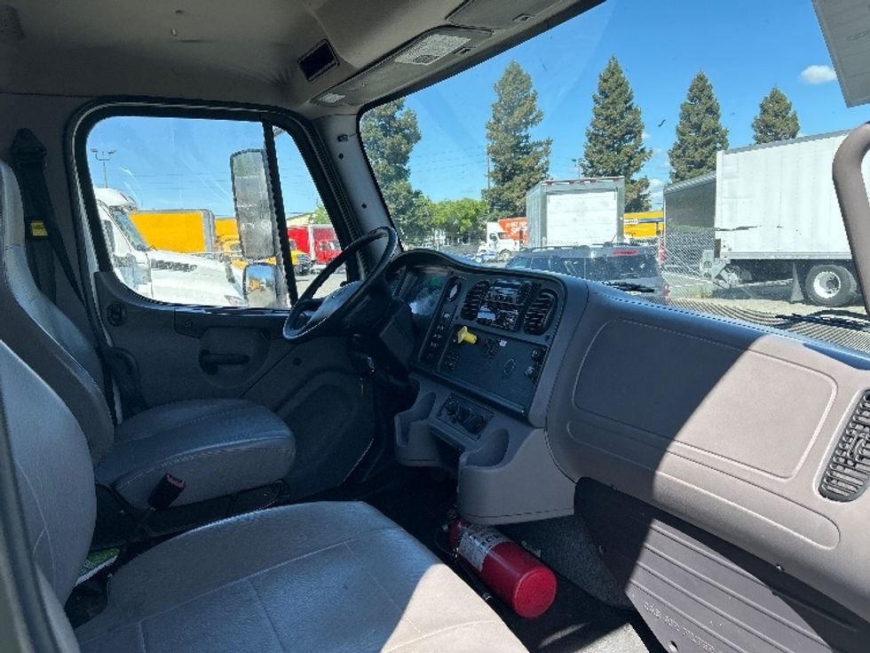 Refrigerated Truck-Light and Medium Duty Trucks-Freightliner-2018-M2-West Sacramento-CA-78,841\n\t\tmiles-$ 51,750 - Image 22