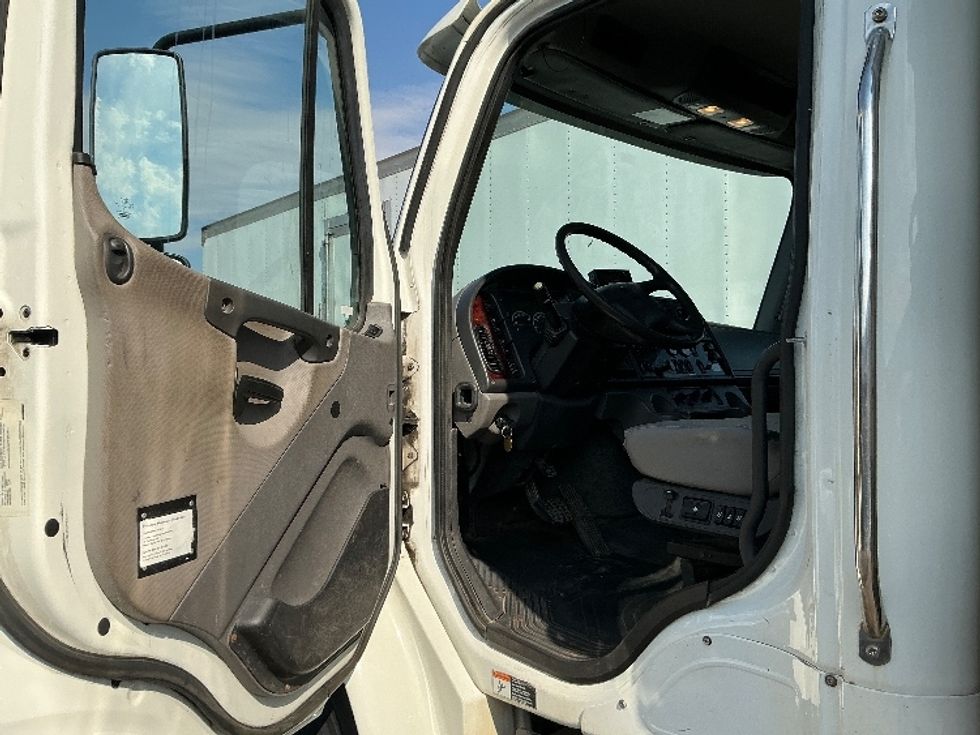 Refrigerated Truck-Light and Medium Duty Trucks-Freightliner-2018-M2-Wilkes Barre-PA-211,639\n\t\tmiles-$ 43,750 - Image 16