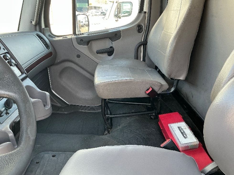 Refrigerated Truck-Light and Medium Duty Trucks-Freightliner-2018-M2-Wilkes Barre-PA-211,639\n\t\tmiles-$ 43,750 - Image 19