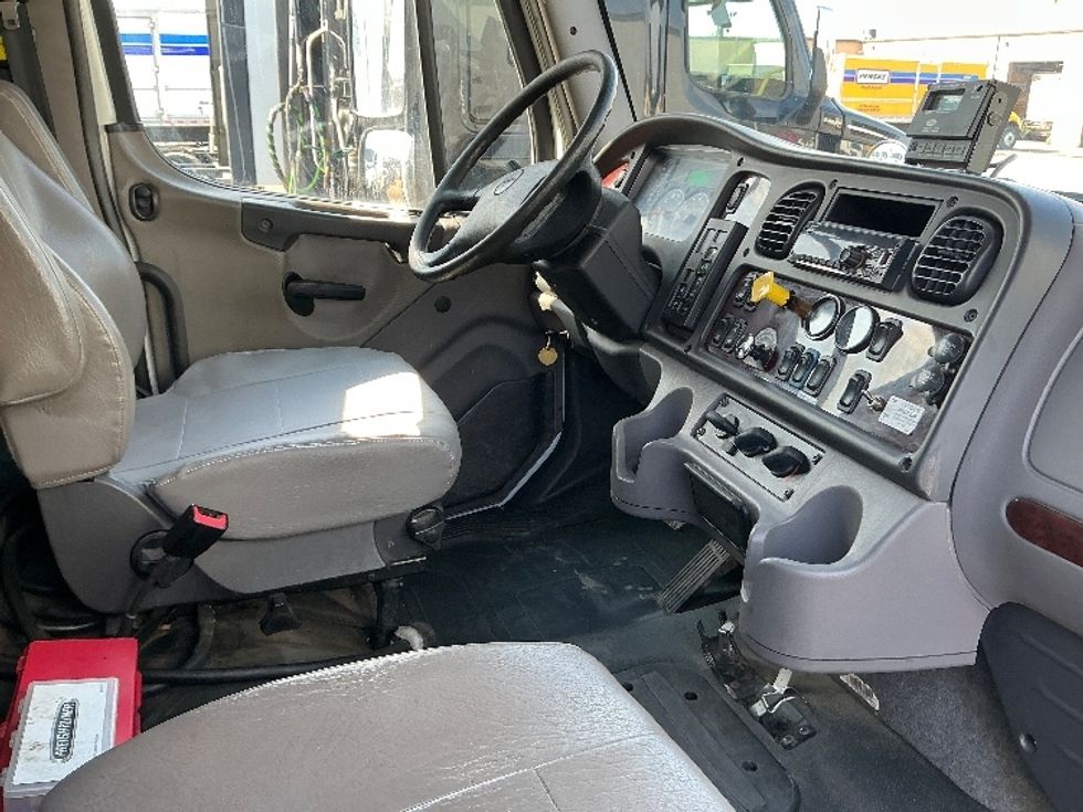 Refrigerated Truck-Light and Medium Duty Trucks-Freightliner-2018-M2-Wilkes Barre-PA-211,639\n\t\tmiles-$ 43,750 - Image 22
