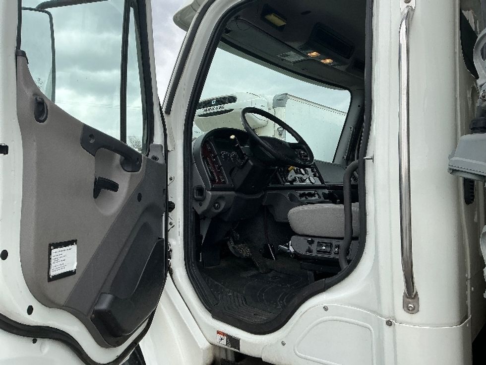 Refrigerated Truck-Light and Medium Duty Trucks-Freightliner-2018-M2-Wilkes Barre-PA-235,928\n\t\tmiles-$ 43,750 - Image 16