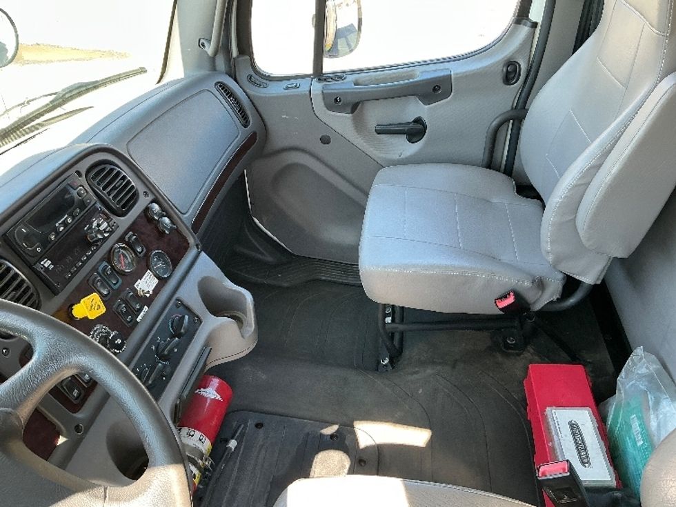 Refrigerated Truck-Light and Medium Duty Trucks-Freightliner-2018-M2-Wilkes Barre-PA-235,928\n\t\tmiles-$ 43,750 - Image 19
