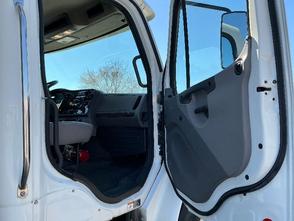 Refrigerated Truck-Light and Medium Duty Trucks-Freightliner-2018-M2-Wilkes Barre-PA-235,928\n\t\tmiles-$ 43,750 - Image 20