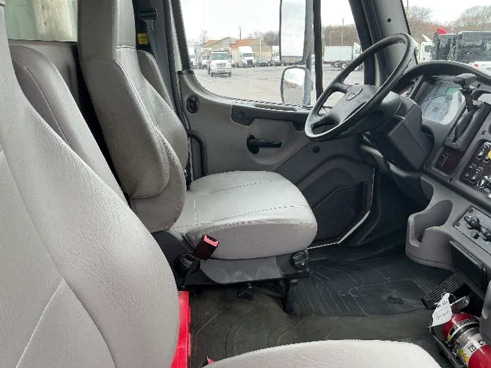 Refrigerated Truck-Light and Medium Duty Trucks-Freightliner-2018-M2-Wilkes Barre-PA-235,928\n\t\tmiles-$ 43,750 - Image 22