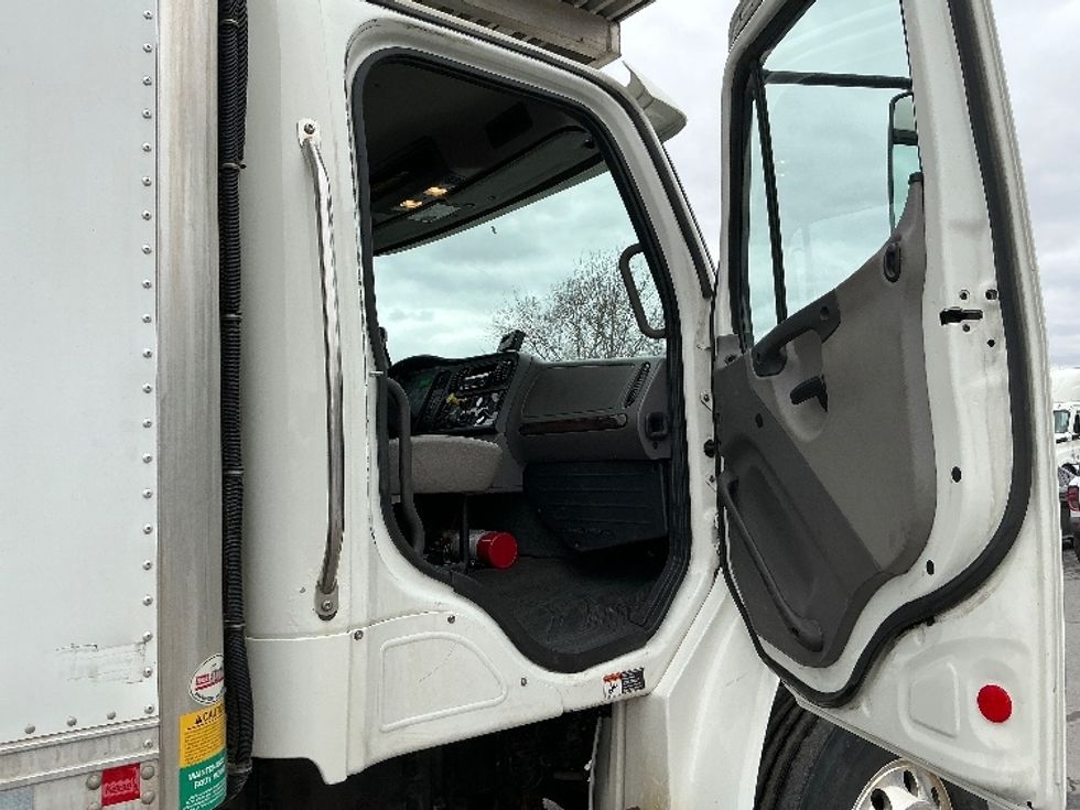 Refrigerated Truck-Light and Medium Duty Trucks-Freightliner-2018-M2-Wilkes Barre-PA-236,529\n\t\tmiles-$ 60,750 - Image 20