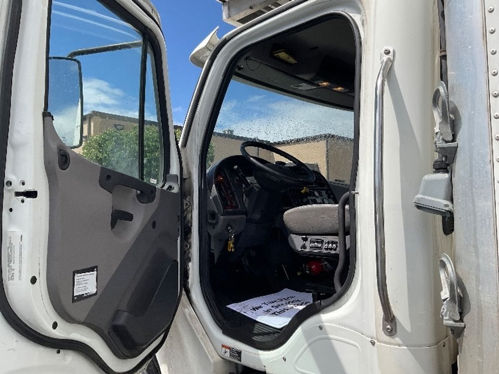 Refrigerated Truck-Light and Medium Duty Trucks-Freightliner-2018-M2-Wilkes Barre-PA-270,126\n\t\tmiles-$ 36,750 - Image 16