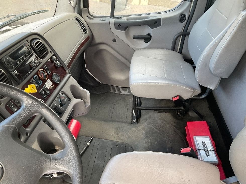 Refrigerated Truck-Light and Medium Duty Trucks-Freightliner-2018-M2-Wilkes Barre-PA-270,126\n\t\tmiles-$ 36,750 - Image 19