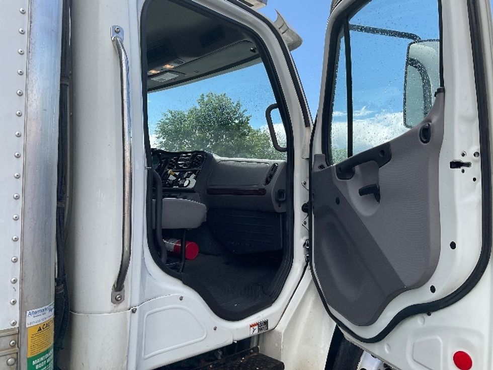 Refrigerated Truck-Light and Medium Duty Trucks-Freightliner-2018-M2-Wilkes Barre-PA-270,126\n\t\tmiles-$ 36,750 - Image 20