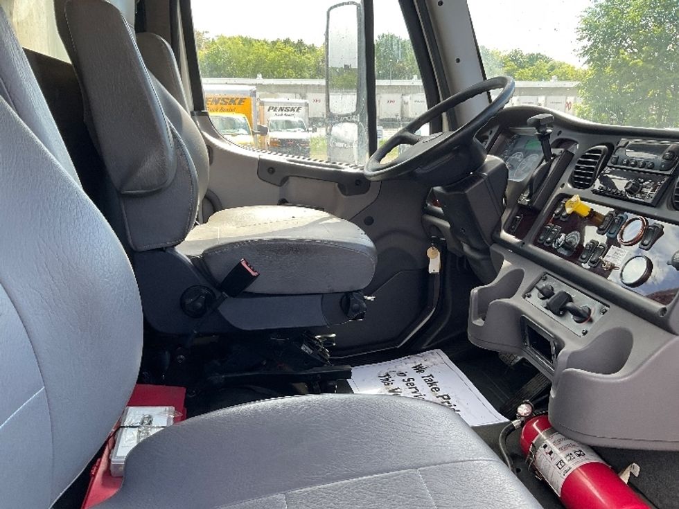 Refrigerated Truck-Light and Medium Duty Trucks-Freightliner-2018-M2-Wilkes Barre-PA-270,126\n\t\tmiles-$ 36,750 - Image 22