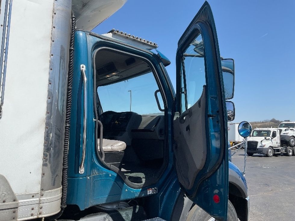 Refrigerated Truck-Light and Medium Duty Trucks-Freightliner-2018-M211264S-Akron-OH-447,319\n\t\tmiles-$ 74,000 - Image 20