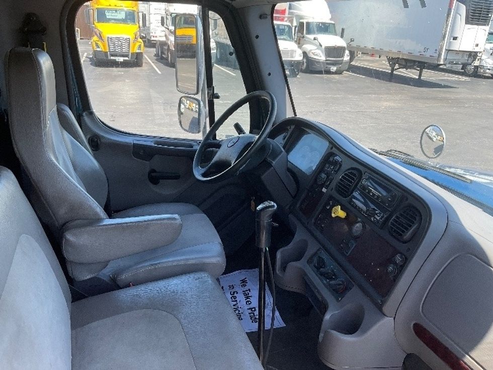 Refrigerated Truck-Light and Medium Duty Trucks-Freightliner-2018-M211264S-Akron-OH-447,319\n\t\tmiles-$ 74,000 - Image 22