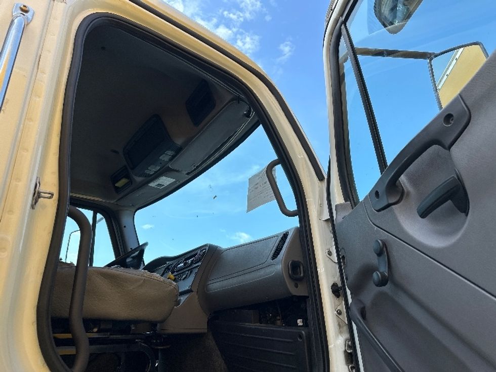 Refrigerated Truck-Light and Medium Duty Trucks-Freightliner-2018-M211264S-Atlanta-GA-667,288\n\t\tmiles-$ 63,000 - Image 20