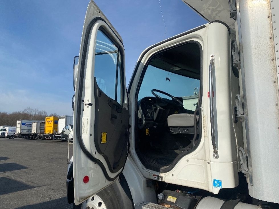 Refrigerated Truck-Light and Medium Duty Trucks-Freightliner-2018-M211264S-Parsippany-NJ-296,752\n\t\tmiles-$ 88,000 - Image 16