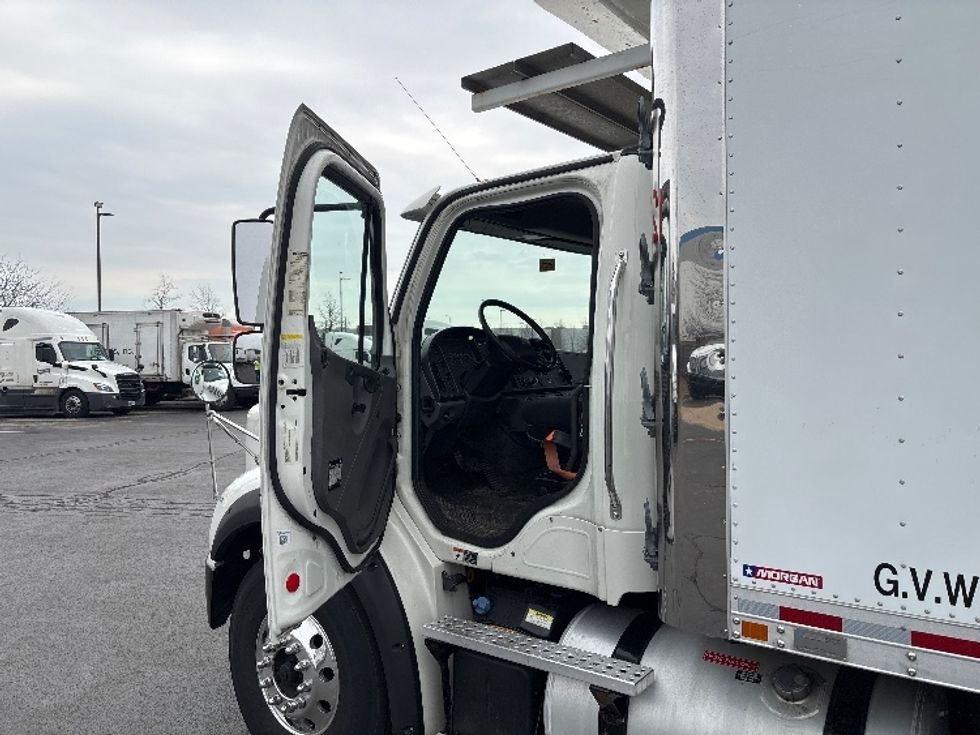 Refrigerated Truck-Light and Medium Duty Trucks-Freightliner-2018-M211264S-Sturtevant-WI-277,885\n\t\tmiles-$ 88,250 - Image 16