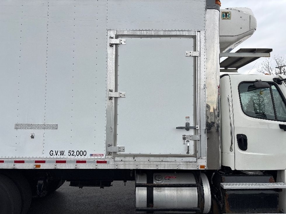 Refrigerated Truck-Light and Medium Duty Trucks-Freightliner-2018-M211264S-Sturtevant-WI-277,885\n\t\tmiles-$ 88,250 - Image 26