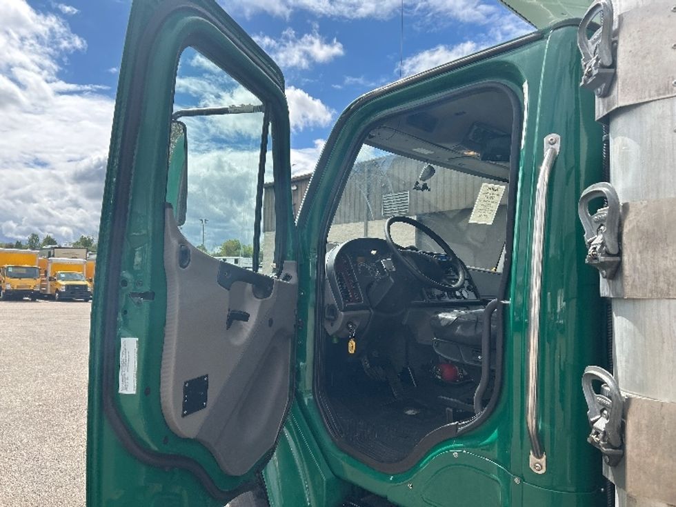 Refrigerated Truck-Light and Medium Duty Trucks-Freightliner-2019-M2-Akron-OH-211,843\n\t\tmiles-$ 19,000 - Image 16
