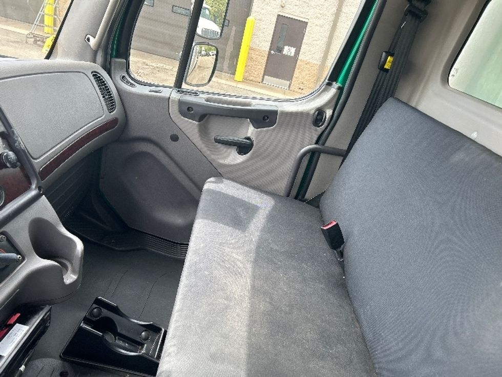 Refrigerated Truck-Light and Medium Duty Trucks-Freightliner-2019-M2-Akron-OH-211,843\n\t\tmiles-$ 19,000 - Image 19