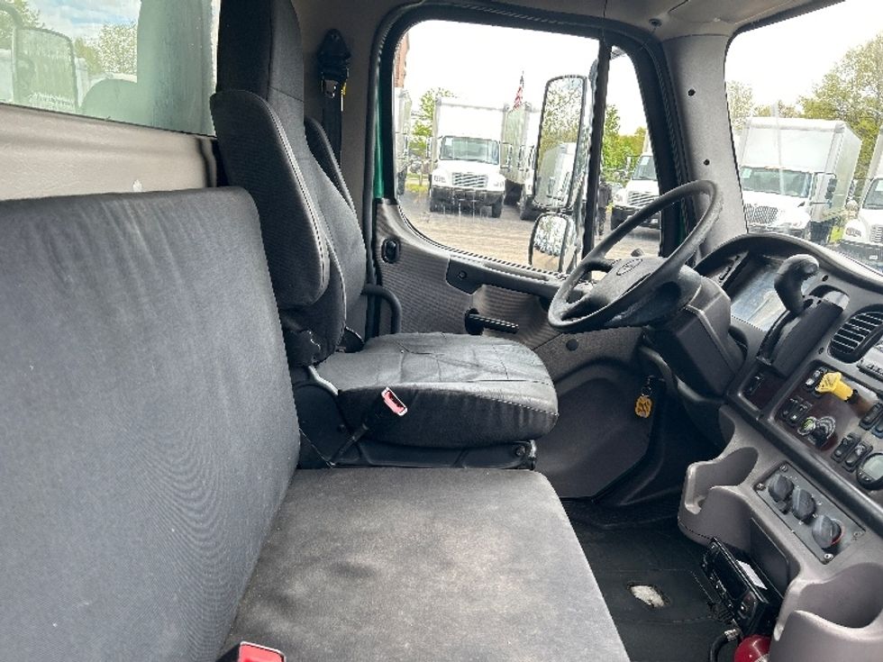 Refrigerated Truck-Light and Medium Duty Trucks-Freightliner-2019-M2-Akron-OH-211,843\n\t\tmiles-$ 19,000 - Image 22