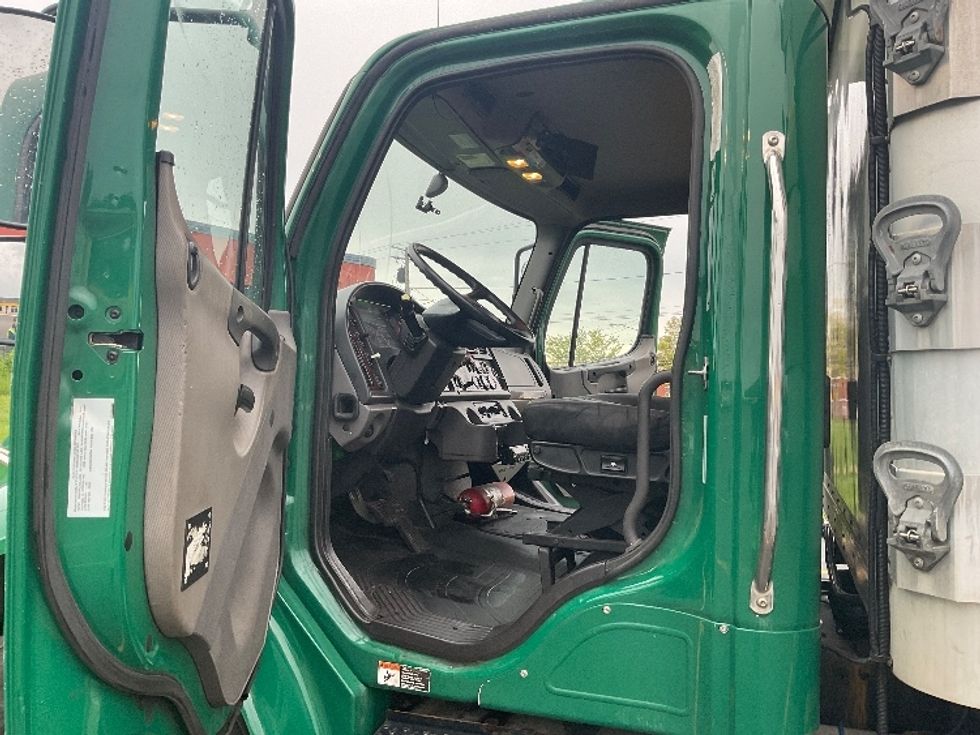 Refrigerated Truck-Light and Medium Duty Trucks-Freightliner-2019-M2-Akron-OH-230,886\n\t\tmiles-$ 35,500 - Image 16