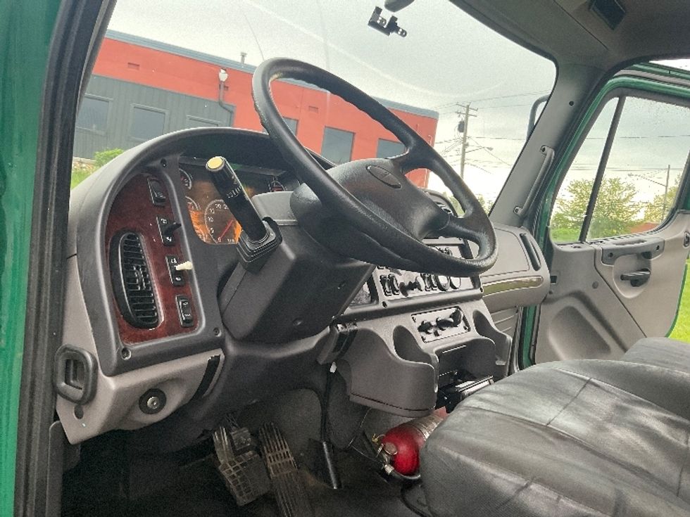 Refrigerated Truck-Light and Medium Duty Trucks-Freightliner-2019-M2-Akron-OH-230,886\n\t\tmiles-$ 35,500 - Image 17