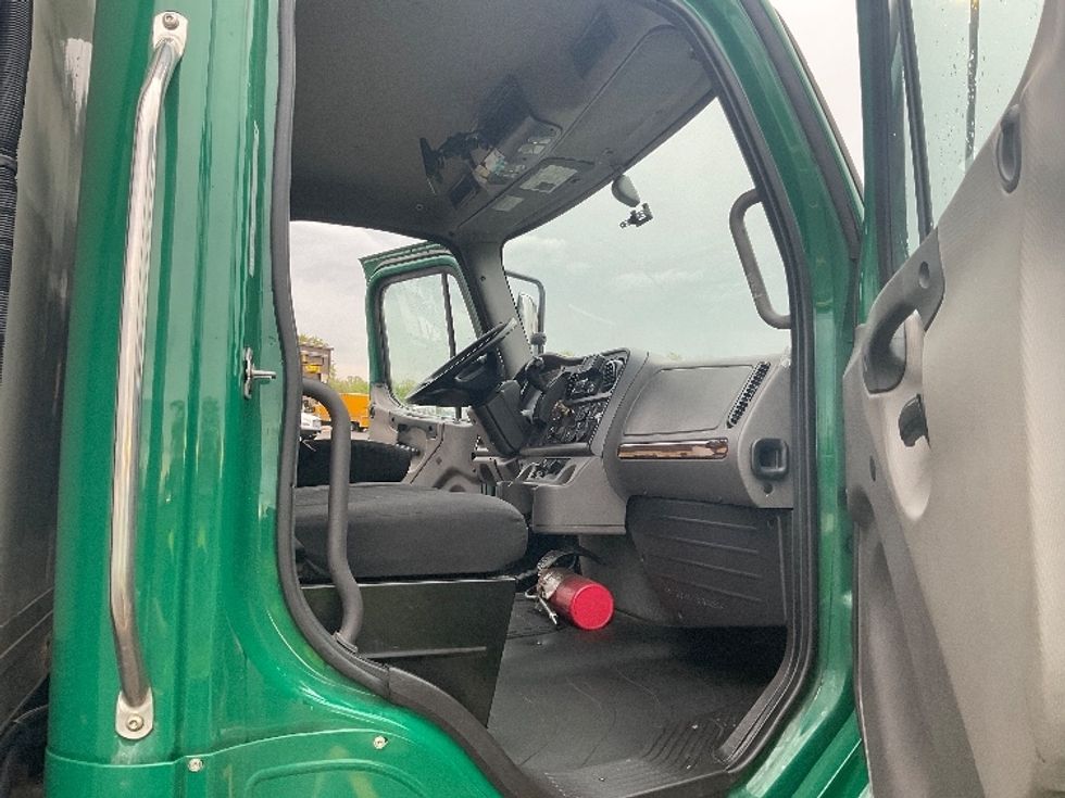 Refrigerated Truck-Light and Medium Duty Trucks-Freightliner-2019-M2-Akron-OH-230,886\n\t\tmiles-$ 35,500 - Image 20