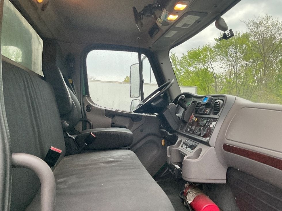 Refrigerated Truck-Light and Medium Duty Trucks-Freightliner-2019-M2-Akron-OH-230,886\n\t\tmiles-$ 35,500 - Image 22