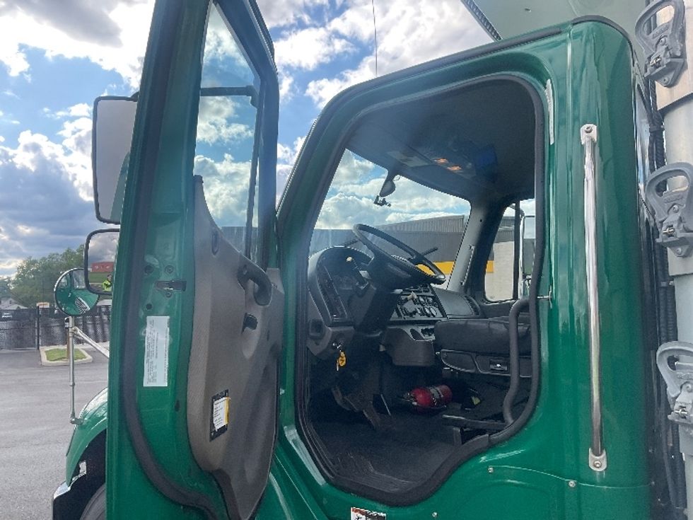 Refrigerated Truck-Light and Medium Duty Trucks-Freightliner-2019-M2-Akron-OH-231,512\n\t\tmiles-$ 35,500 - Image 16