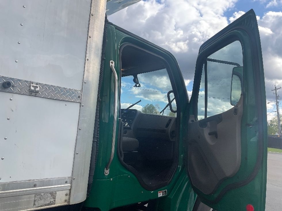 Refrigerated Truck-Light and Medium Duty Trucks-Freightliner-2019-M2-Akron-OH-231,512\n\t\tmiles-$ 35,500 - Image 20