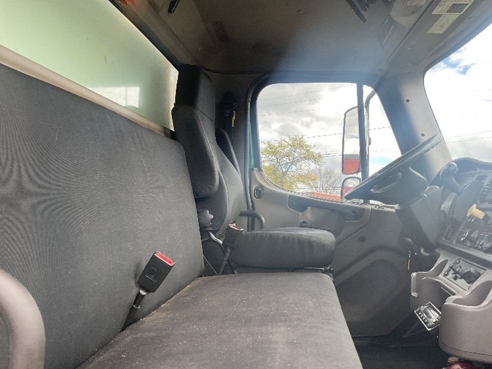 Refrigerated Truck-Light and Medium Duty Trucks-Freightliner-2019-M2-Akron-OH-231,512\n\t\tmiles-$ 35,500 - Image 22