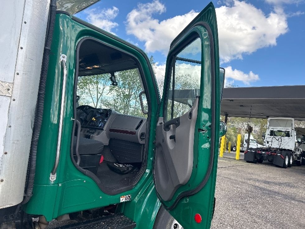 Refrigerated Truck-Light and Medium Duty Trucks-Freightliner-2019-M2-Akron-OH-257,599\n\t\tmiles-$ 36,750 - Image 20