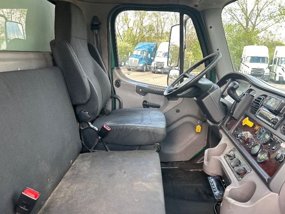 Refrigerated Truck-Light and Medium Duty Trucks-Freightliner-2019-M2-Akron-OH-257,599\n\t\tmiles-$ 36,750 - Image 22