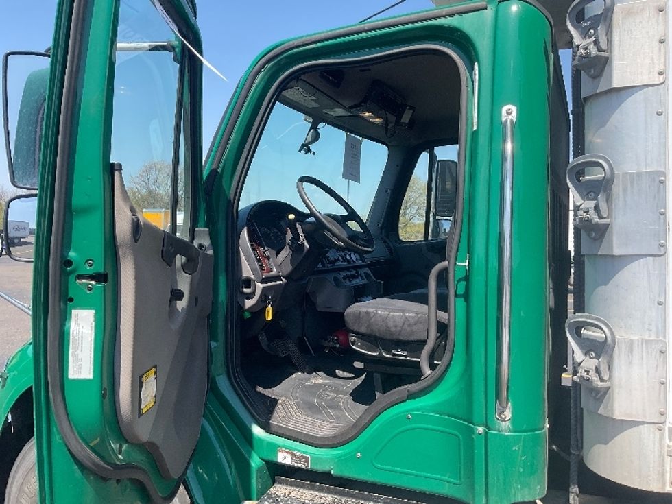 Refrigerated Truck-Light and Medium Duty Trucks-Freightliner-2019-M2-Akron-OH-278,371\n\t\tmiles-$ 33,000 - Image 15