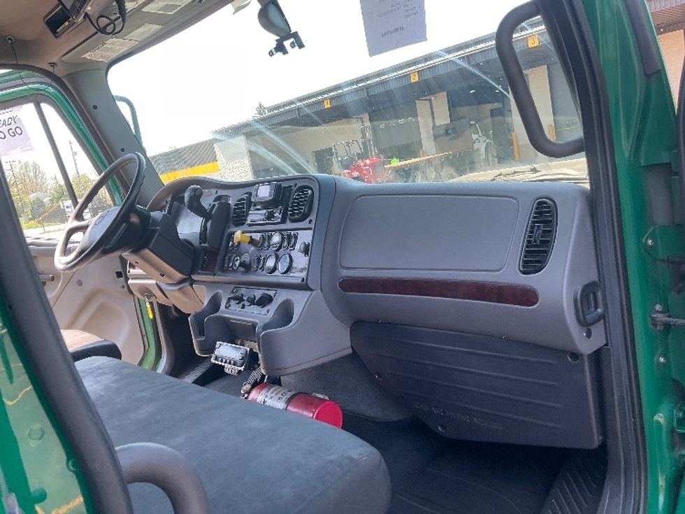 Refrigerated Truck-Light and Medium Duty Trucks-Freightliner-2019-M2-Akron-OH-278,371\n\t\tmiles-$ 33,000 - Image 17