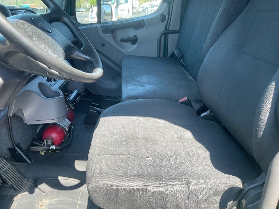 Refrigerated Truck-Light and Medium Duty Trucks-Freightliner-2019-M2-Akron-OH-278,371\n\t\tmiles-$ 33,000 - Image 18